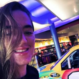 Meet your Posher, Lorena